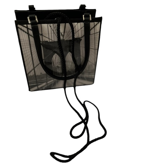 Brooklyn Bridge Glossy Photograph Handbag in Black and White - Picture 5 of 5